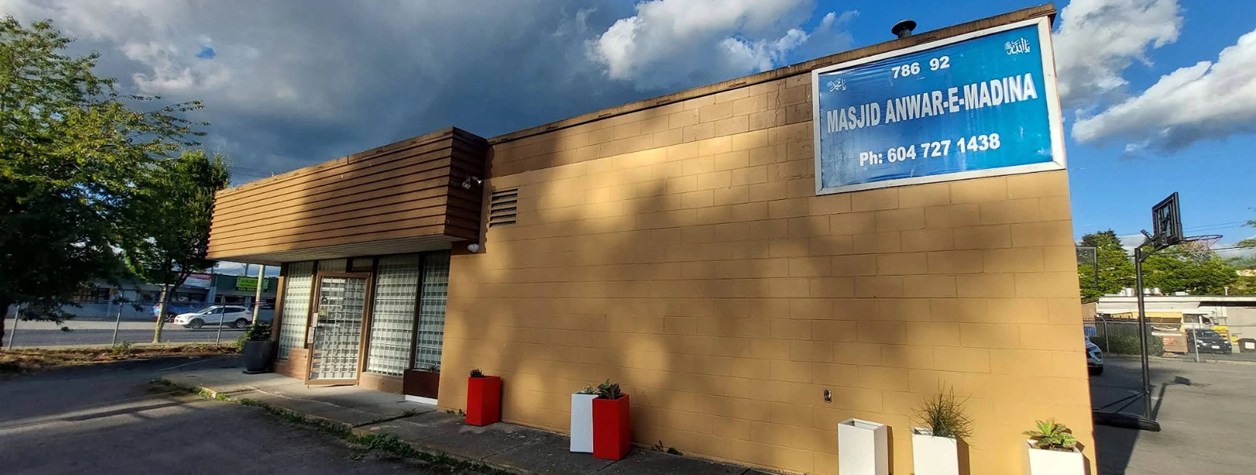 Exterior view of Masjid Anwar-E-Madina Surrey building